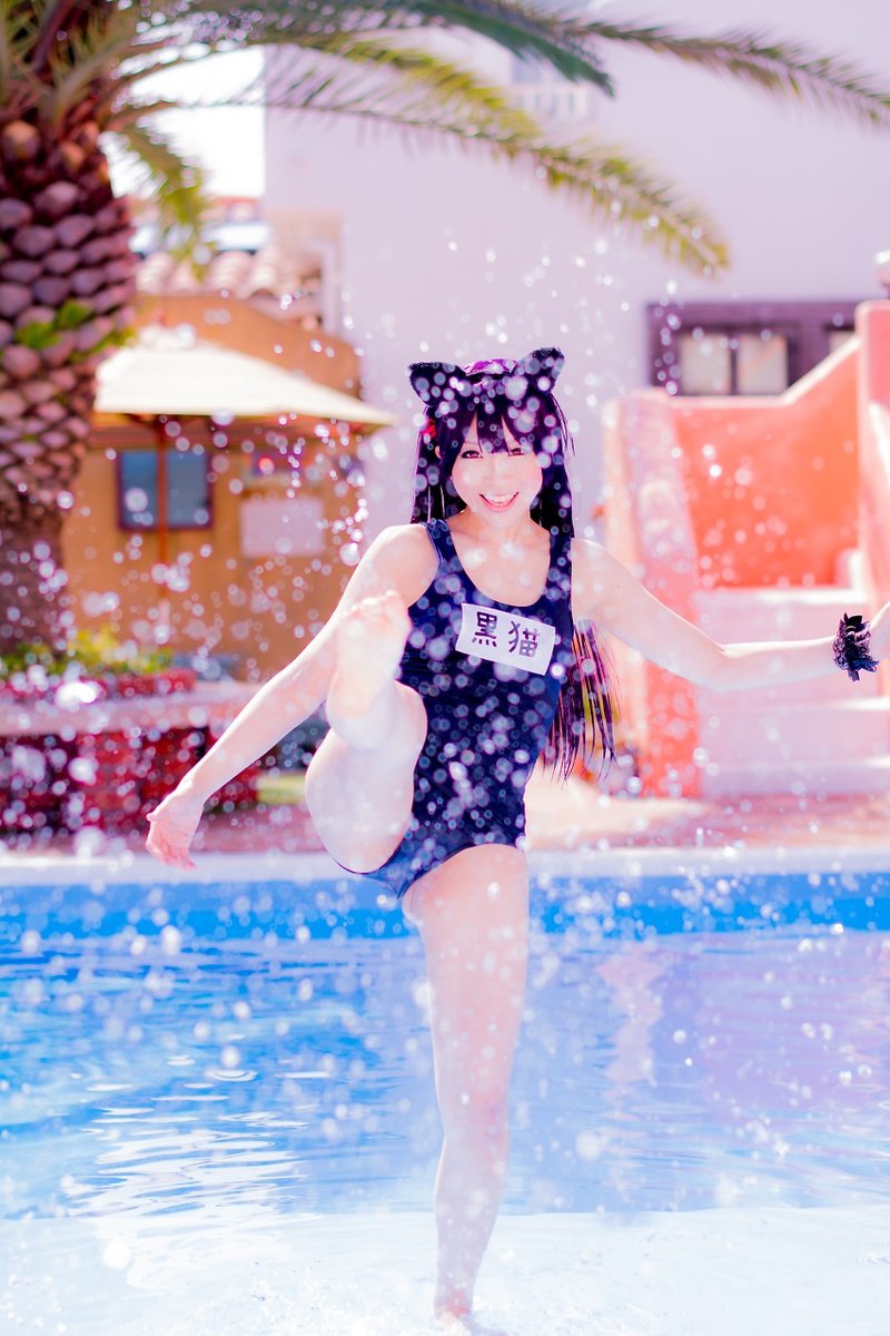 泳装萝莉死库水黑猫泳池玩耍